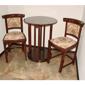 konstrukcja stolika thonet z pionowymi elementami giętymi