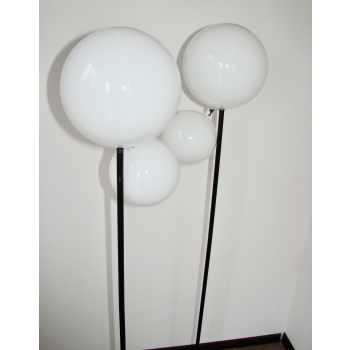 Kula lampy podłogowej o średnicy 20 cm – detal