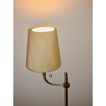 Złącze i punkt regulacji ramienia lampy – widok z boku.