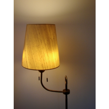 Lampa świecąca z żarówką E27 – światło włączone, klosz /