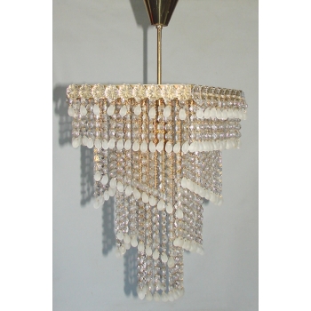 Mosiężna konstrukcja żyrandola kaskada – ujęcie boczne