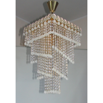 Żyrandol vintage z mosiądzu i szkła – detal kaskadowych pasm