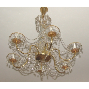 Żyrandol vintage z sześcioma ramionami i kryształowymi zdobieniami