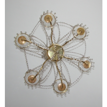 Detal ramion mosiężnego żyrandola vintage