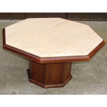 Blat z naturalnego trawertynu – struktura i kolorystyka