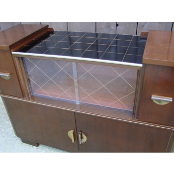 Komoda niemiecka vintage z ozdobnymi mosiężnymi uchwytami