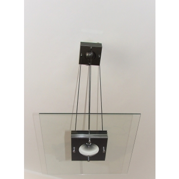 Zbliżenie na szklany klosz lampy Modern