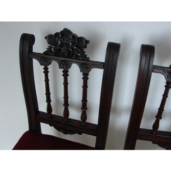 Para krzeseł do jadalni w stylu vintage