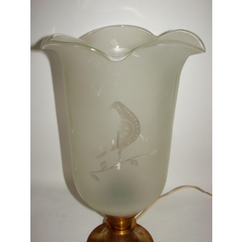 Lampa stołowa z dużym matowym kloszem