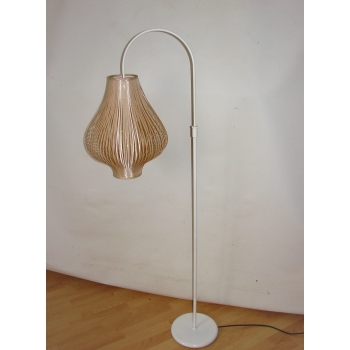 Lampa podłogowa w stylu modern vintage