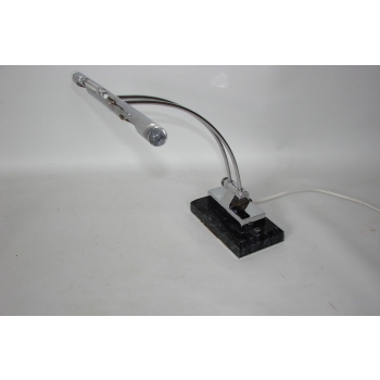 Lampa vintage jako kinkiet ścienny