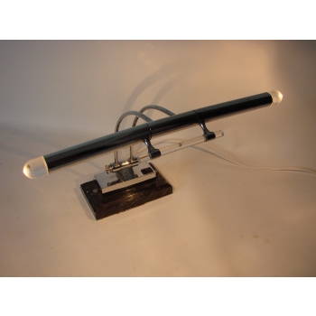Regulowane ramię lampy biurkowej retro
