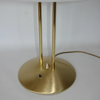 Elegancka lampa vintage z regulacją natężenia światła