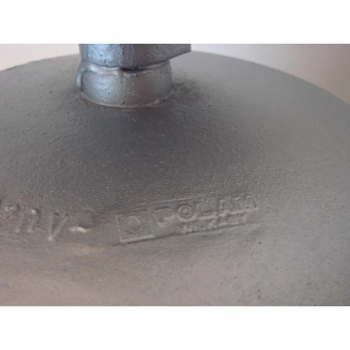 abryczna lampa loft Polam Wilkasy IP55 z żeliwa, szkła i metalu.